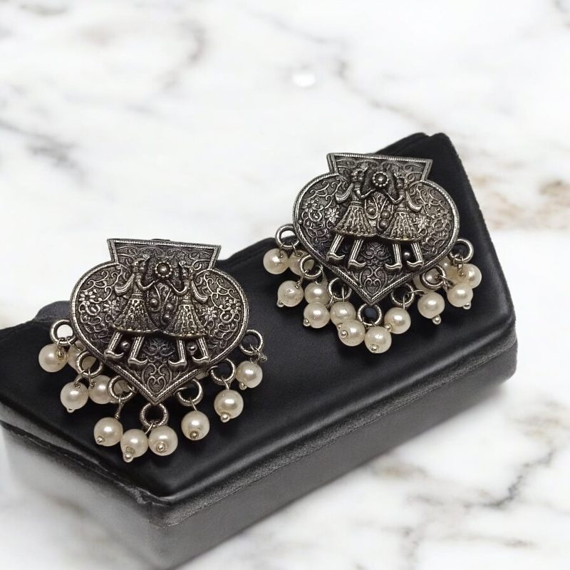 Oxidised Bride-Groom Party Pendant - Image 2