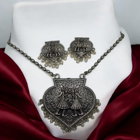 Oxidised Bride-Groom Party Pendant