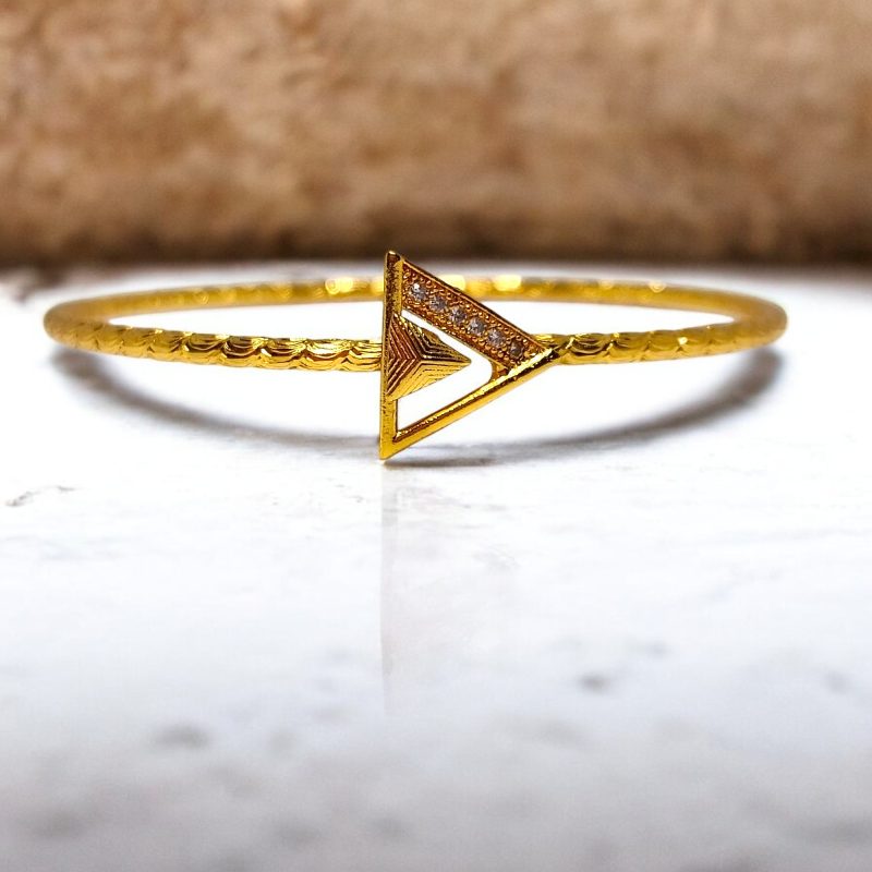 24K Gold Plated Triangular top Nova Bracelet - Image 2